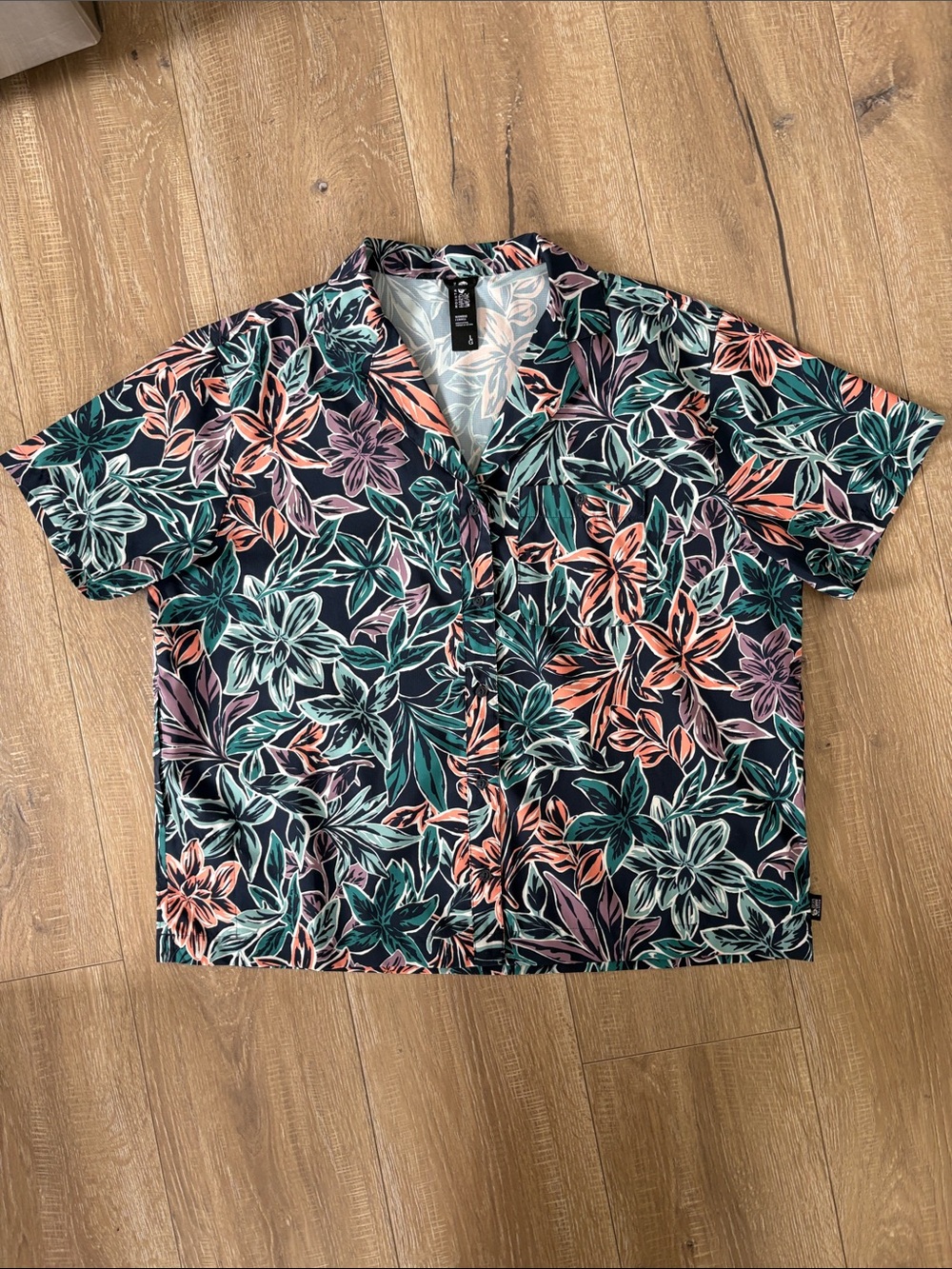 Women’s Mountain Hardwear Shirt